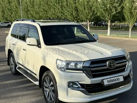 Toyota Land Cruiser 2019 года за 42 000 000 тг. в Астана