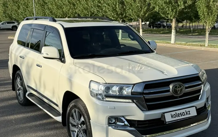 Toyota Land Cruiser 2019 года за 42 000 000 тг. в Астана