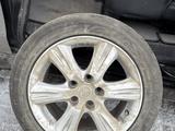 4 диски с резиной в комплекте оригиналые диски тайоты за 70 000 тг. в Темиртау