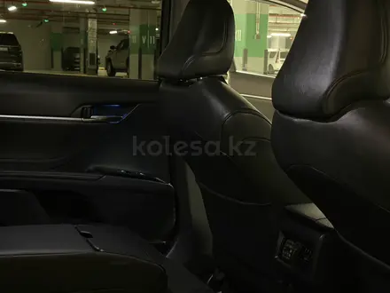 Toyota Camry 2018 года за 13 600 000 тг. в Астана – фото 9