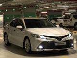 Toyota Camry 2018 годаүшін13 600 000 тг. в Астана – фото 3