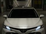 Toyota Camry 2018 годаүшін13 600 000 тг. в Астана – фото 2