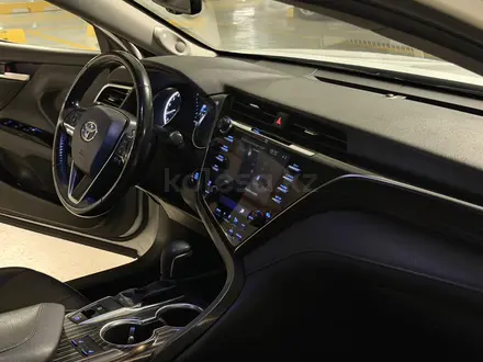 Toyota Camry 2018 года за 13 600 000 тг. в Астана – фото 7