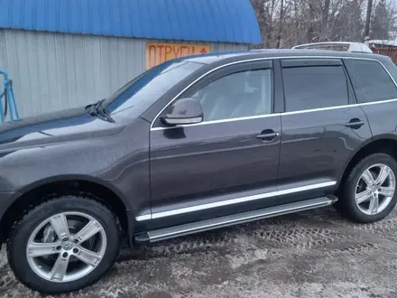 Volkswagen Touareg 2008 года за 8 500 000 тг. в Есик – фото 2