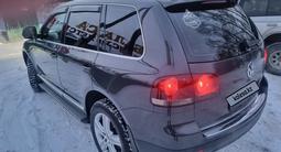 Volkswagen Touareg 2008 года за 8 500 000 тг. в Есик – фото 3