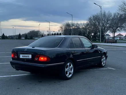 Mercedes-Benz E 280 1996 года за 3 200 000 тг. в Талдыкорган – фото 4