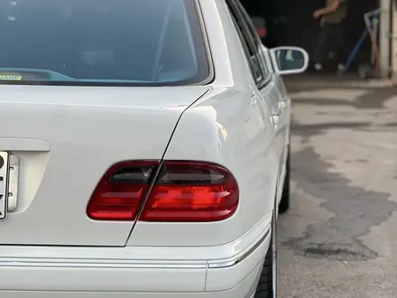 Mercedes-Benz E 320 2000 года за 7 800 000 тг. в Алматы – фото 9