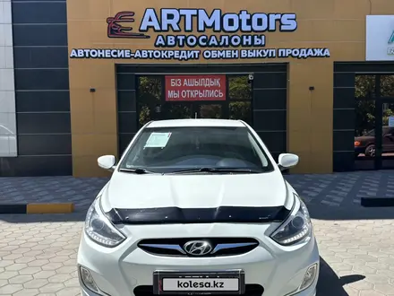 Hyundai Solaris 2014 года за 5 100 000 тг. в Семей – фото 2
