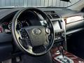Toyota Camry 2013 года за 9 190 000 тг. в Актобе – фото 14