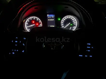 Toyota Camry 2018 года за 12 000 000 тг. в Семей – фото 4