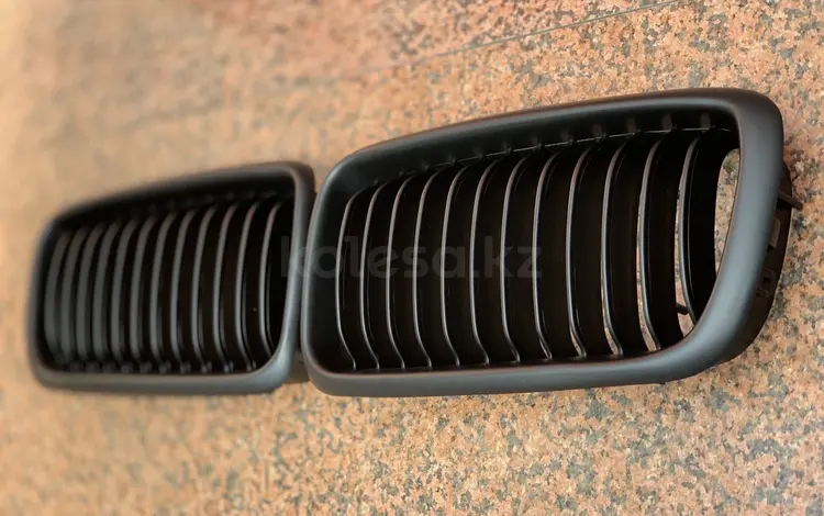 Решетка радиатора BMW e38 за 15 000 тг. в Астана