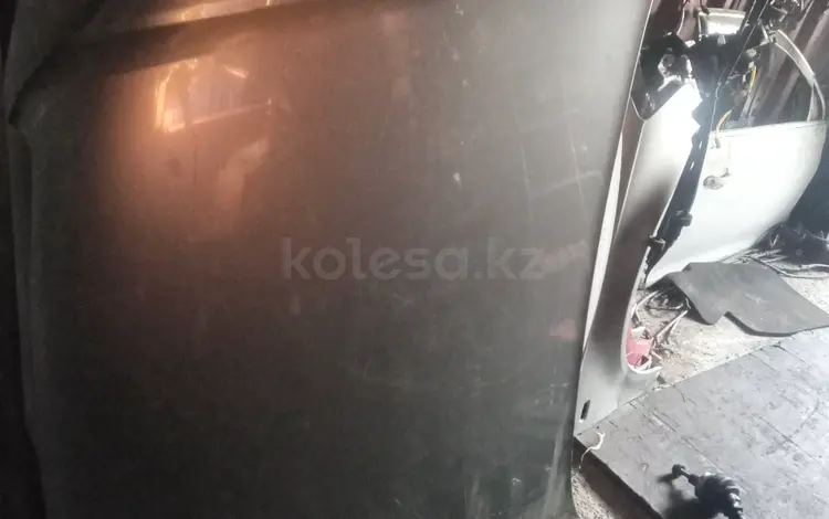 Капот на Audi A8 D3 за 91 000 тг. в Алматы