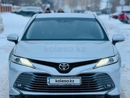 Toyota Camry 2018 года за 13 500 000 тг. в Шымкент – фото 2