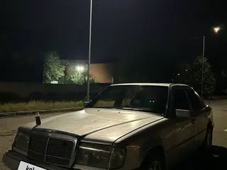 Mercedes-Benz E 230