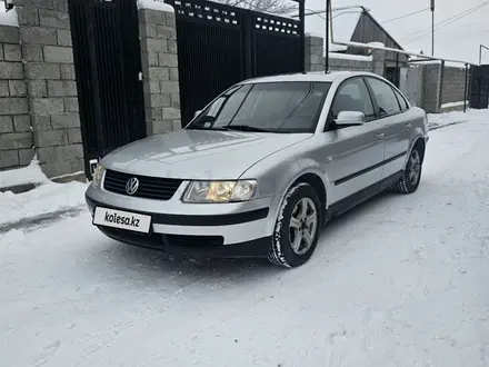 Volkswagen Passat 1998 года за 1 300 000 тг. в Тараз – фото 2