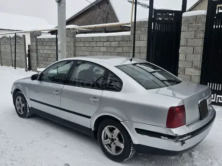 Volkswagen Passat 1998 года за 1 300 000 тг. в Тараз – фото 4
