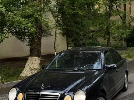 Mercedes-Benz E 320 2001 года за 4 400 000 тг. в Шымкент – фото 2