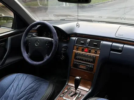 Mercedes-Benz E 320 2001 года за 4 400 000 тг. в Шымкент – фото 10