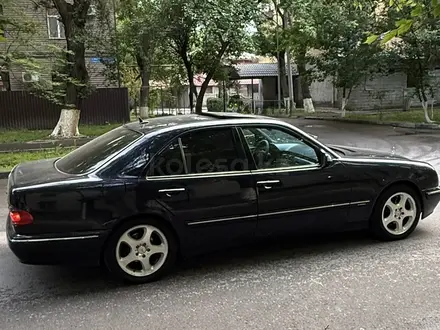 Mercedes-Benz E 320 2001 года за 4 400 000 тг. в Шымкент – фото 6