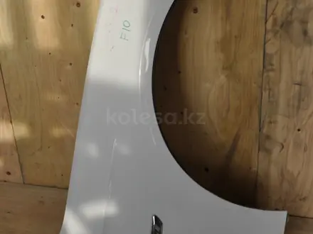 Bmw f10 ф10 крепление переднего правого крыла за 15 000 тг. в Астана