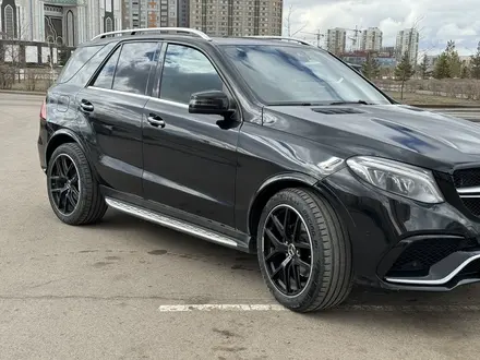 Mercedes-Benz GLE 400 2017 года за 28 000 000 тг. в Астана