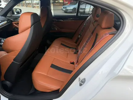 BMW M5 2022 года за 49 900 000 тг. в Алматы – фото 14