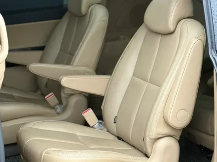 Kia Carnival 2015 года за 11 400 000 тг. в Шымкент – фото 16