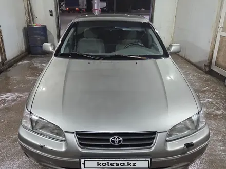 Toyota Camry 1999 года за 4 000 000 тг. в Астана – фото 2