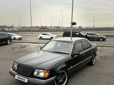 Mercedes-Benz E 280 1993 года за 2 800 000 тг. в Алматы