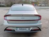 Hyundai Sonata 2021 года за 13 500 000 тг. в Актобе – фото 5