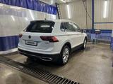 Volkswagen Tiguan 2021 года за 16 200 000 тг. в Алматы – фото 4