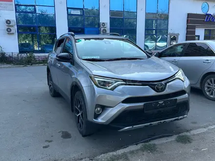 Toyota RAV4 2018 года за 8 000 000 тг. в Актобе