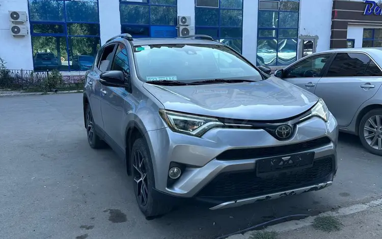 Toyota RAV4 2018 года за 8 000 000 тг. в Актобе