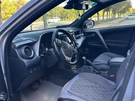 Toyota RAV4 2018 года за 8 000 000 тг. в Актобе – фото 3