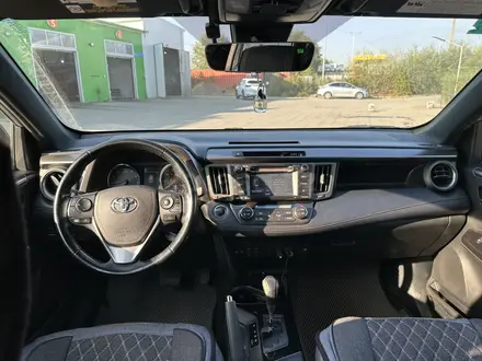 Toyota RAV4 2018 года за 8 000 000 тг. в Актобе – фото 5