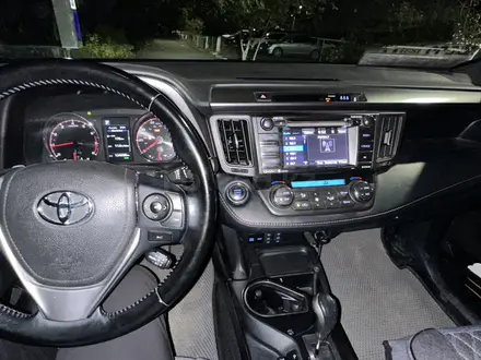 Toyota RAV4 2018 года за 8 000 000 тг. в Актобе – фото 7