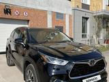 Toyota Highlander 2021 года за 23 500 000 тг. в Астана