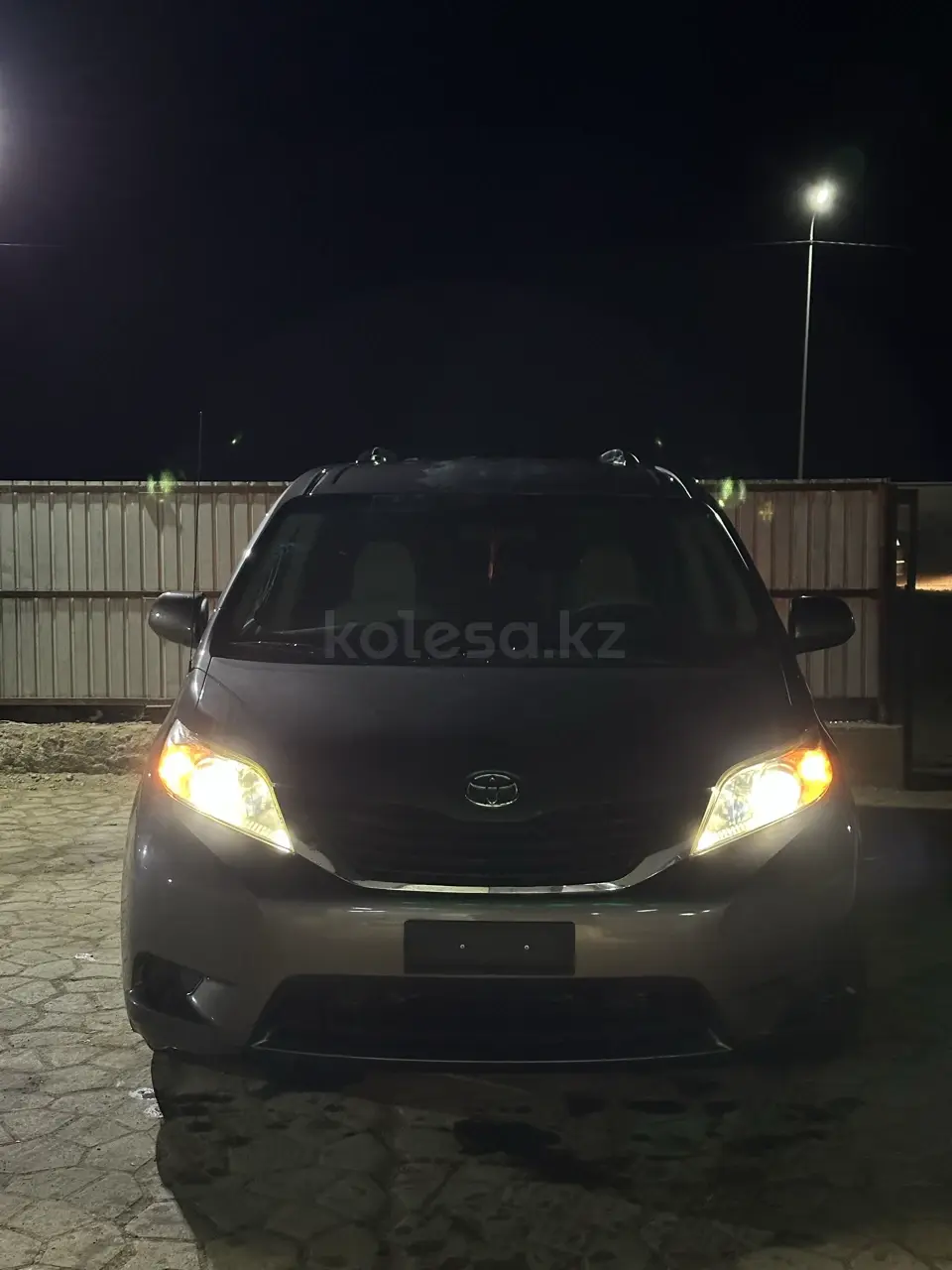 Toyota Sienna, 2012