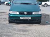 Volkswagen Sharan 1997 года за 2 400 000 тг. в Тараз – фото 2