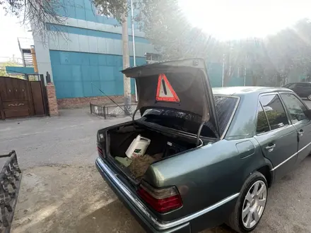 Mercedes-Benz E 280 1994 года за 2 400 000 тг. в Байконыр – фото 2