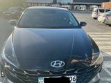 Hyundai Elantra 2021 года за 11 500 000 тг. в Атырау – фото 2