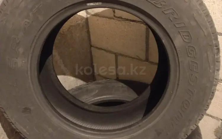 Покрышки Bridgestone 265 65 17 за 20 000 тг. в Актау