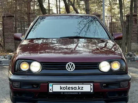 Volkswagen Golf 1994 года за 1 850 000 тг. в Алматы – фото 3