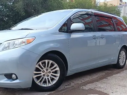 Toyota Sienna 2015 года за 9 780 000 тг. в Уральск