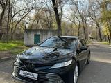 Toyota Camry 2020 года за 17 150 000 тг. в Алматы – фото 3