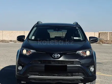 Toyota RAV4 2018 года за 12 300 000 тг. в Актау