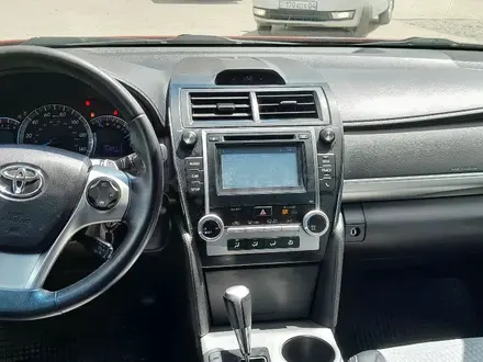 Toyota Camry 2014 года за 6 600 000 тг. в Актобе – фото 7