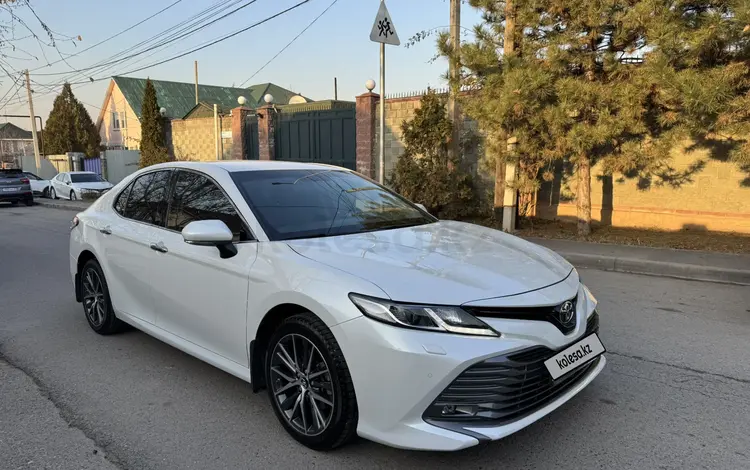 Toyota Camry 2021 года за 16 000 000 тг. в Алматы