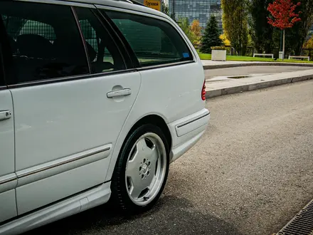 Mercedes-Benz E 55 AMG 2000 года за 10 000 000 тг. в Алматы – фото 23