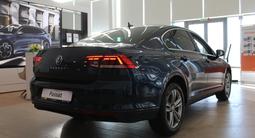 Volkswagen Passat Business 2.0 TSI 2022 года за 16 800 000 тг. в Уральск – фото 4